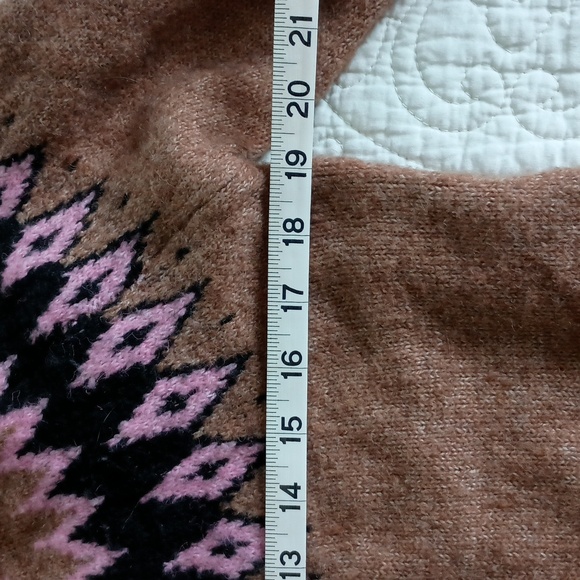 Aspen Fair Isle Turtleneck sweater, size M. Tan with pink and black print - Picture 6 of 8